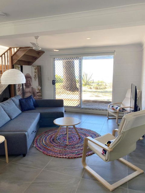 Happy Tides Beachfront Holiday Home - Mackay Tourism 2