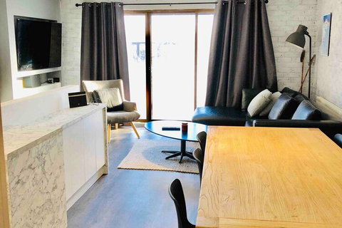 Hotham 3 Bedroom Apt - Mackay Tourism 1