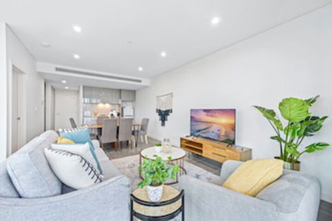 HomeHotel Luxury Apt With Shopping Mall Downstairs - Mackay Tourism 0
