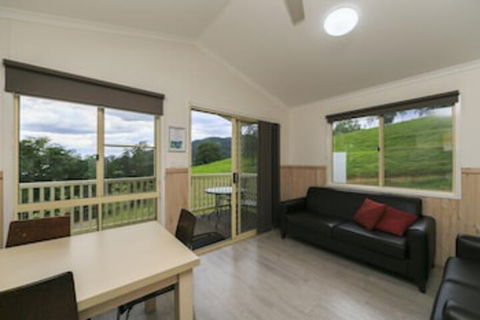 Reflections Holiday Parks Lake Glenbawn - Mackay Tourism 0