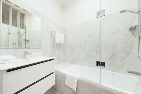 Stunning Sydney Home 2 - Mackay Tourism 5