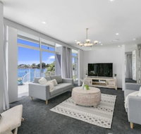 Havana Blue - Large 4 Bedroom Home - Mackay Tourism