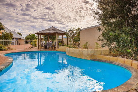 Osprey Holiday Village Unit 118 Excellent 3 Bedroom Holiday Villa With A Pool In The Complex - Mackay Tourism 3