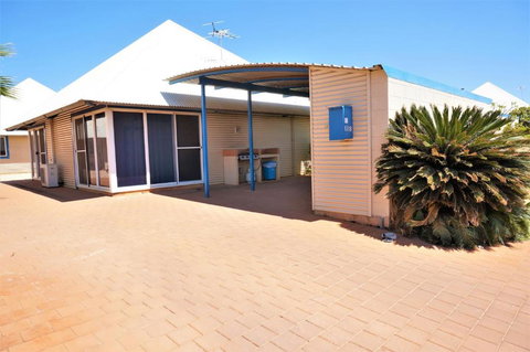 Osprey Holiday Village Unit 118 Excellent 3 Bedroom Holiday Villa With A Pool In The Complex - Mackay Tourism 4