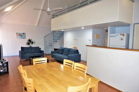 Osprey Holiday Village Unit 118 Excellent 3 Bedroom Holiday Villa With A Pool In The Complex - Mackay Tourism 0