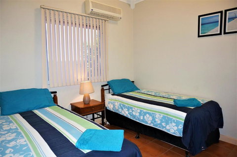 Osprey Holiday Village Unit 109 Pleasant 3 Bedroom Holiday Villa With A Pool In The Complex - Mackay Tourism 5