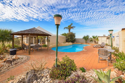 Osprey Holiday Village Unit 109 Pleasant 3 Bedroom Holiday Villa With A Pool In The Complex - Mackay Tourism 2