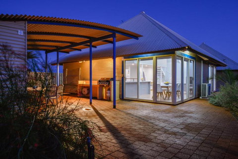 Osprey Holiday Village Unit 106 Trendy 3 Bedroom Holiday Villa With A Pool In The Complex - Mackay Tourism 2