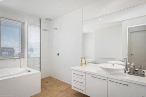 SEA NOOK Seconds From The Beach - Mackay Tourism 5
