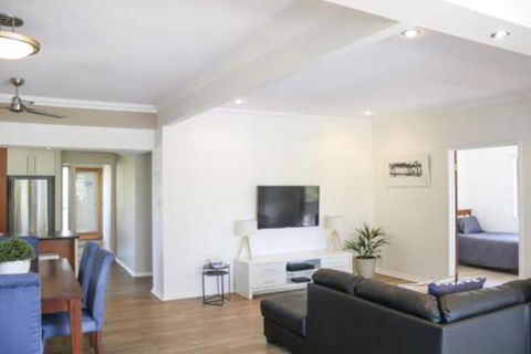 Top Tier Dog Friendly Holiday Home - Mackay Tourism 4