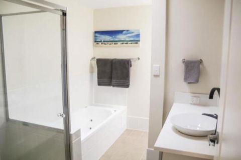 Top Tier Dog Friendly Holiday Home - Mackay Tourism 0
