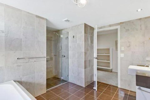 Catalina Luxury 9 - Mackay Tourism 4