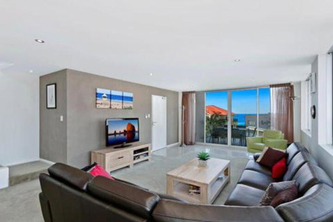 Catalina Luxury 9 - Mackay Tourism 2