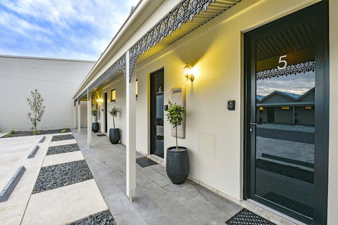 Aloha Central Premium Studios - Mackay Tourism 1