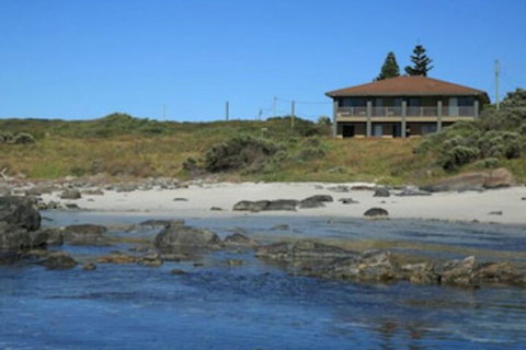 Augusta Beachfront Accommodation - Mackay Tourism 0
