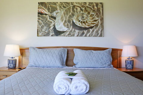 Augusta Beachfront Accommodation - Mackay Tourism 7