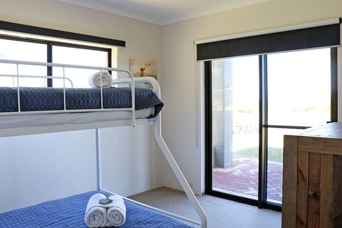 Augusta Beachfront Accommodation - Mackay Tourism 4