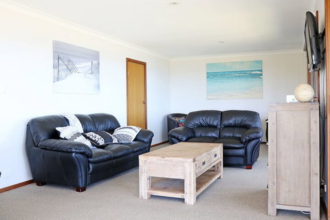 Augusta Beachfront Accommodation - Mackay Tourism 3