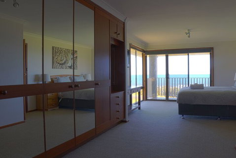 Augusta Beachfront Accommodation - Mackay Tourism 6