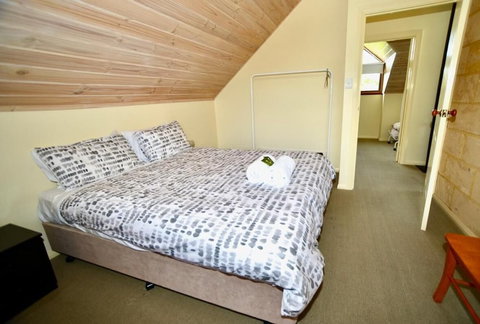 Cowrie Chalet - Mackay Tourism 3