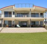 Lennox on the Beach Unit 2 Lennox Head - Mackay Tourism