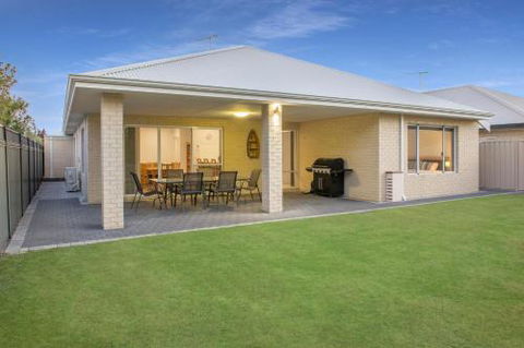 Fairway Isle - Mackay Tourism 2