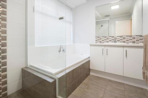 Fairway Isle - Mackay Tourism 1