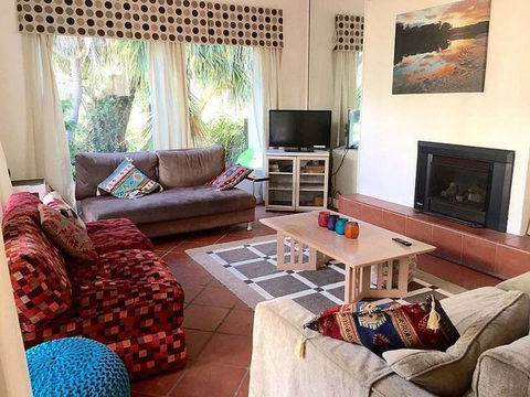 Wisteria Cottage On The Lagoon / Beach - Mackay Tourism 7