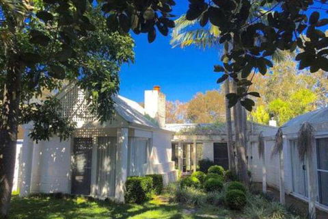 Wisteria Cottage On The Lagoon / Beach - Mackay Tourism 0