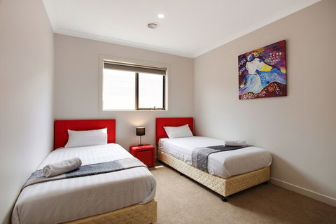 Point Cook Villas - Mackay Tourism 7