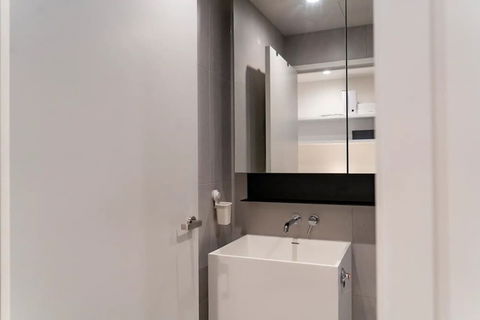 Modern 1 Bedroom Apartment South Yarra - Mackay Tourism 2