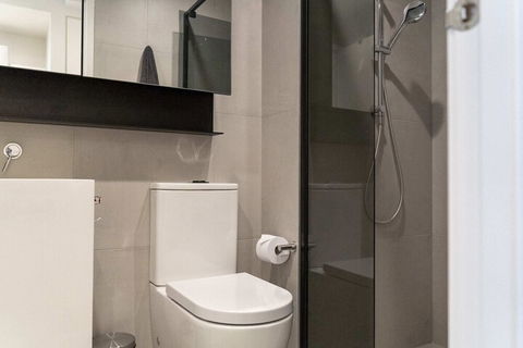 Modern 1 Bedroom Apartment South Yarra - Mackay Tourism 3