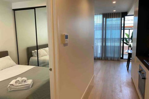 Modern 1 Bedroom Apartment South Yarra - Mackay Tourism 4