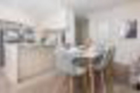 New Modern Apartment With Parking Near Amenities - Mackay Tourism 2