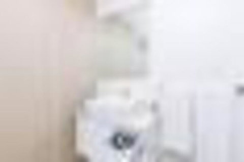 New Modern Apartment With Parking Near Amenities - Mackay Tourism 5