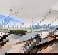St Kilda Penthouse with Panaromic Bay and City View - Mackay Tourism