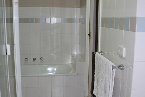 Australian Home Away At Box Hill 2 Bedroom - Mackay Tourism 7