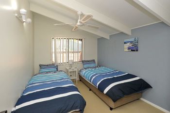 Pet Friendly Lentara St. 26 Fingal Bay - Mackay Tourism 3