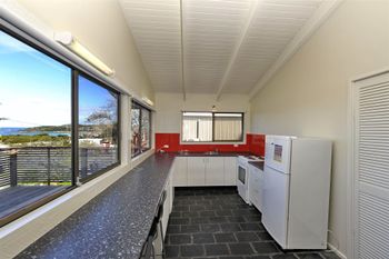 Pet Friendly Lentara St. 26 Fingal Bay - Mackay Tourism 5