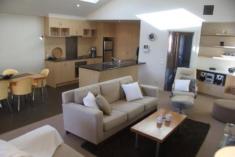 SACKVILLE APARTMENT 1 - Mackay Tourism 3