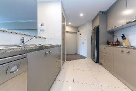 3 Bedroom Apartment Oasis Unit 3 / 5 - Mackay Tourism 4