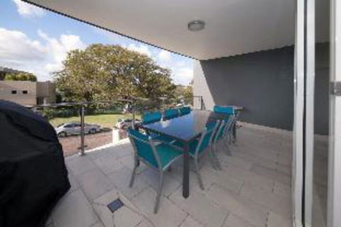3 Bedroom Apartment Oasis Unit 3 / 5 - Mackay Tourism 0