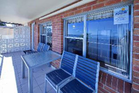 1 Bedroom Apartment Blue Vista Unit 8 - Mackay Tourism 4