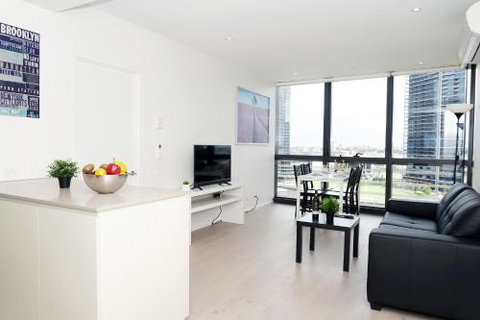 Auzzie Apartments Docklands Melbourne - Mackay Tourism 1
