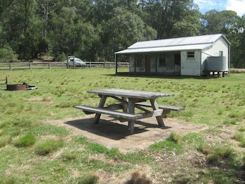 Brackens Hut - Mackay Tourism 6
