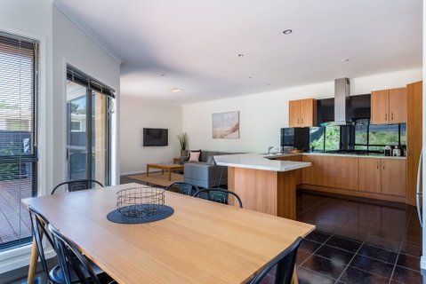 Caxton Beach House - Mackay Tourism 3