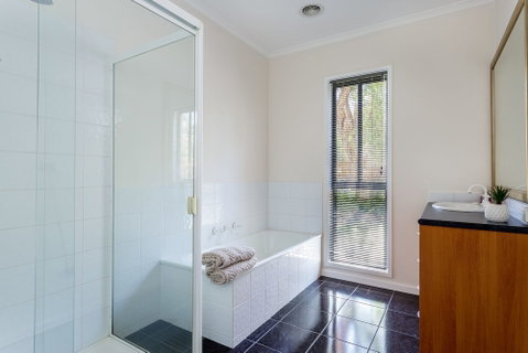 Caxton Beach House - Mackay Tourism 0