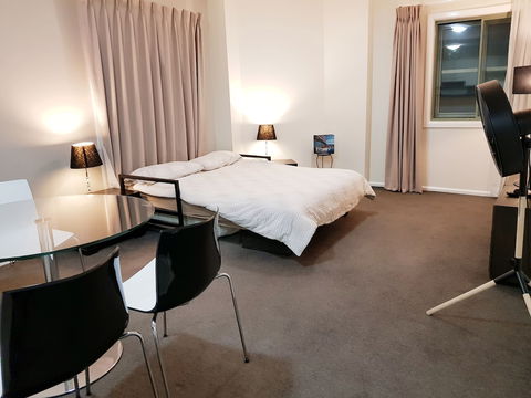 Darling Harbour Modern 1 Bedroom Apartment - Mackay Tourism 1