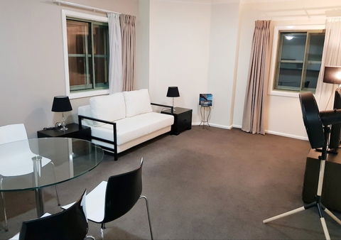 Darling Harbour Modern 1 Bedroom Apartment - Mackay Tourism 2