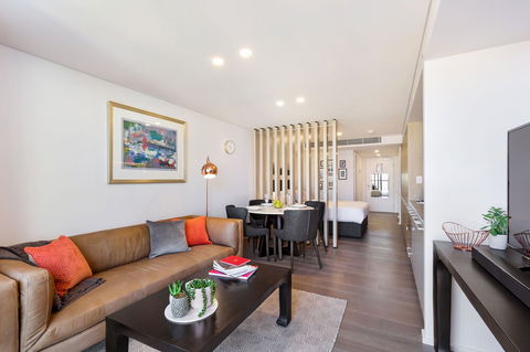 Potts Point Modern Furnished Apartments - Mackay Tourism 5
